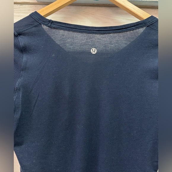 LULULEMON all it takes ribbed T-shirt, and navy blue size small - Picture 3 of 7
